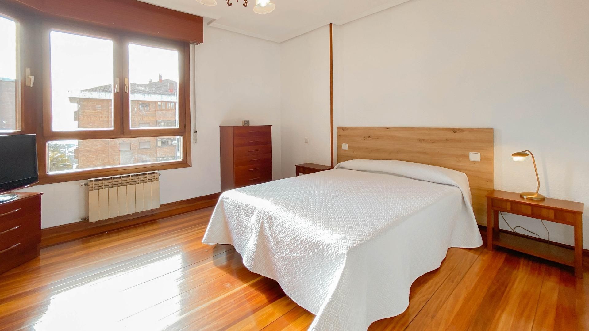 Bedroom of Apartment to rent in Santander  with Heating, Terrace and Storage room