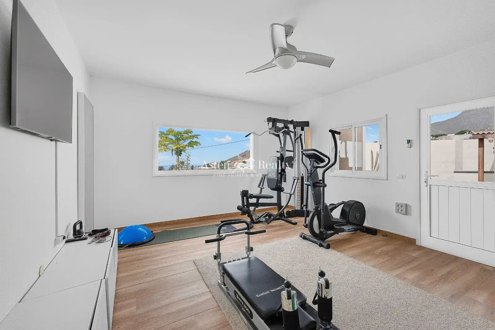 Living room of Houses for sale in La Camella