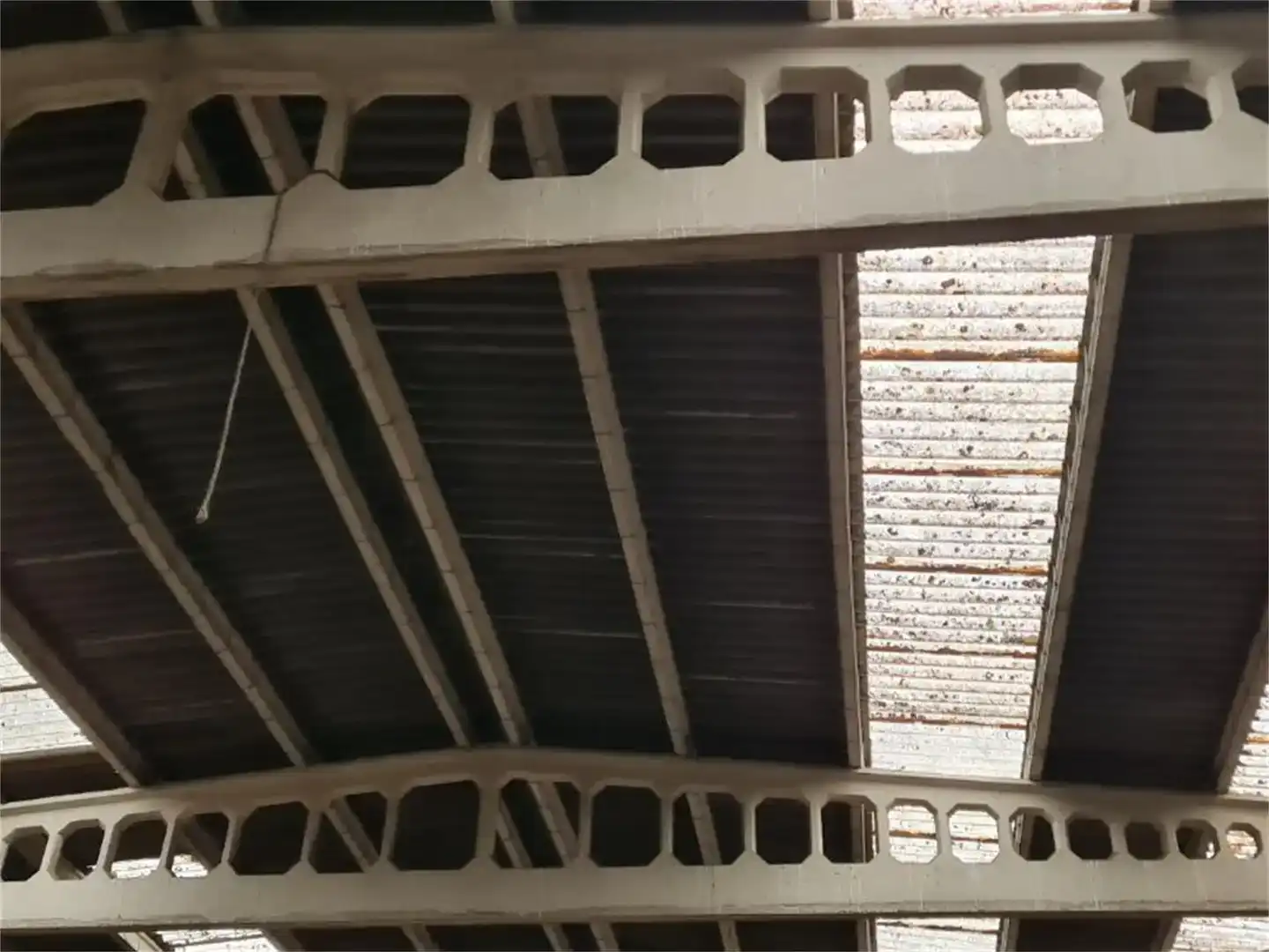 Außenansicht von Fabrikhallen zur Miete in A Estrada 