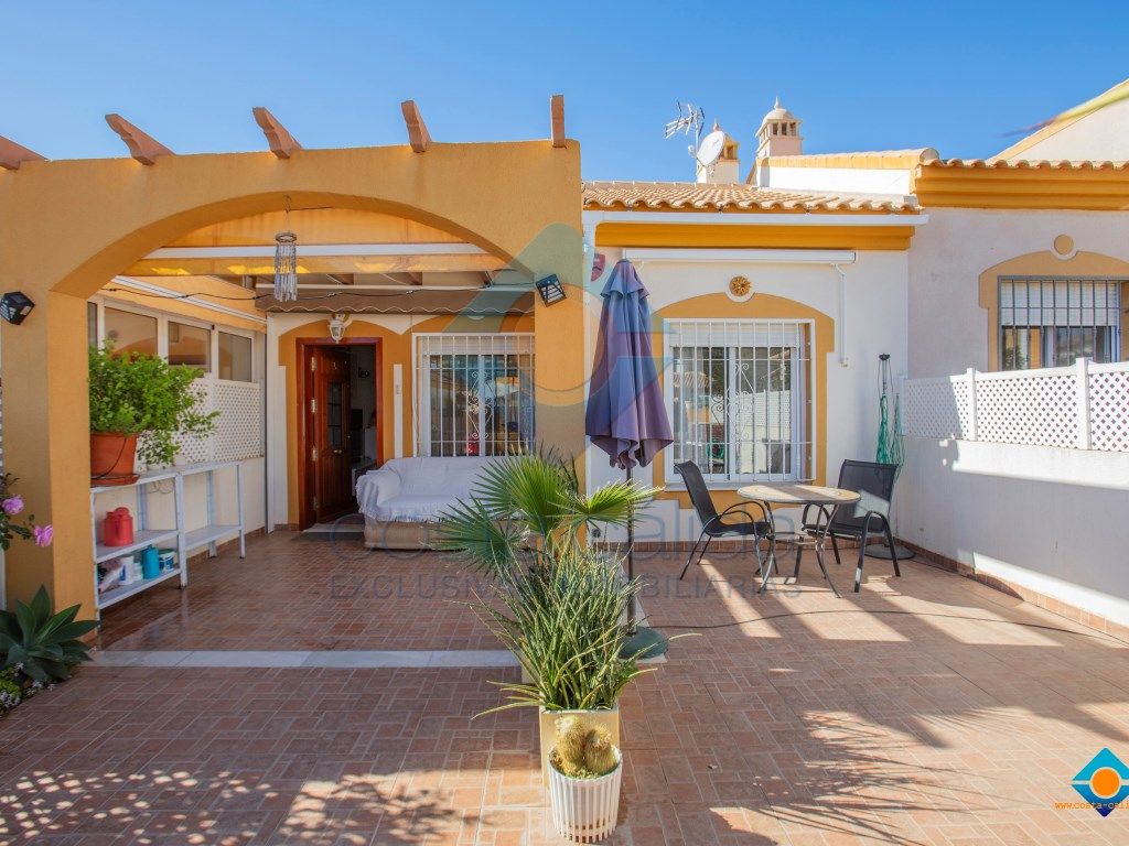 Vista exterior de Casa o xalet en venda en Mazarrón amb Jardí privat, Terrassa i Moblat