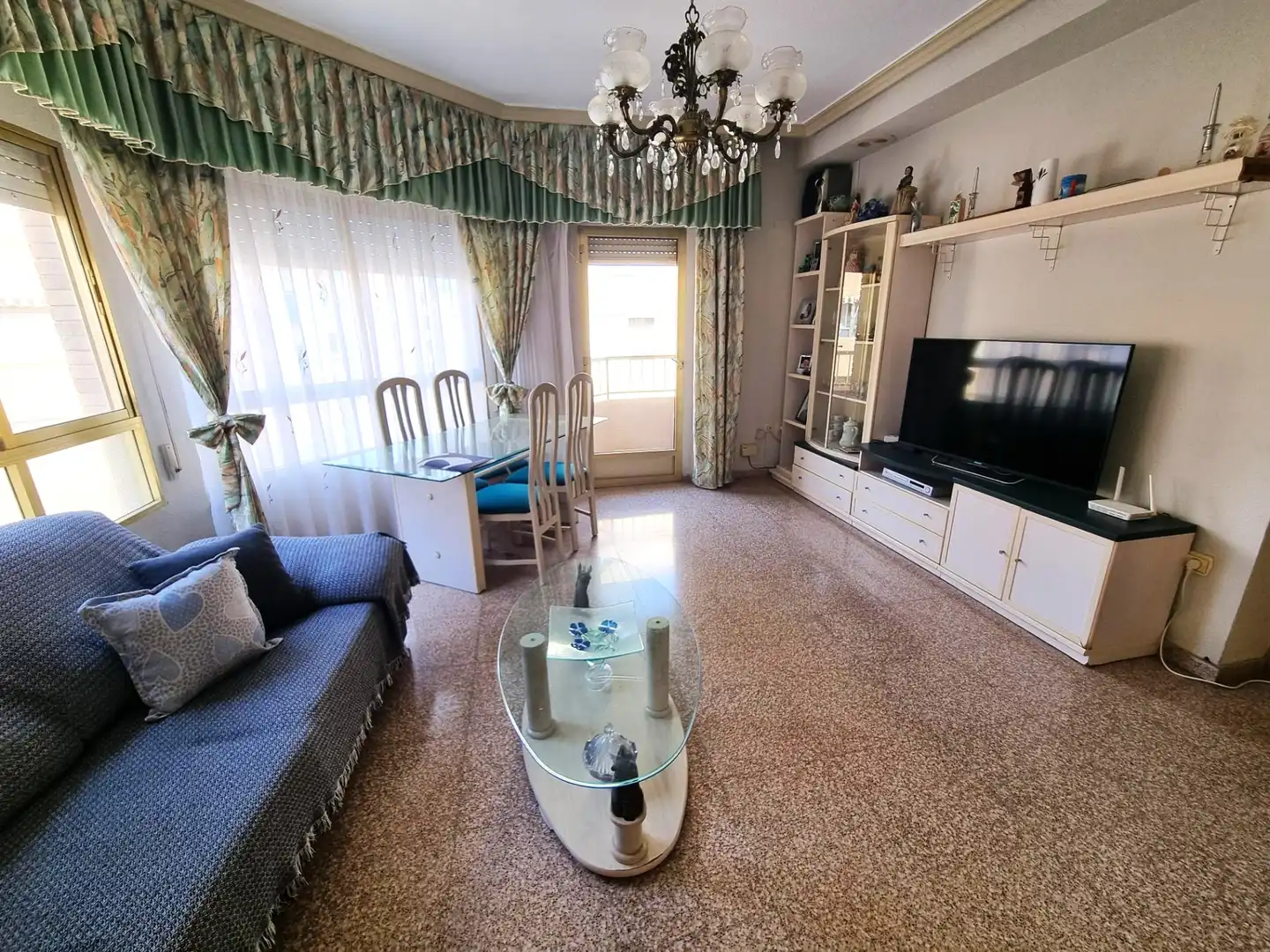 Sala d'estar de Pis en venda en Elche / Elx amb Aire condicionat, Moblat i Balcó