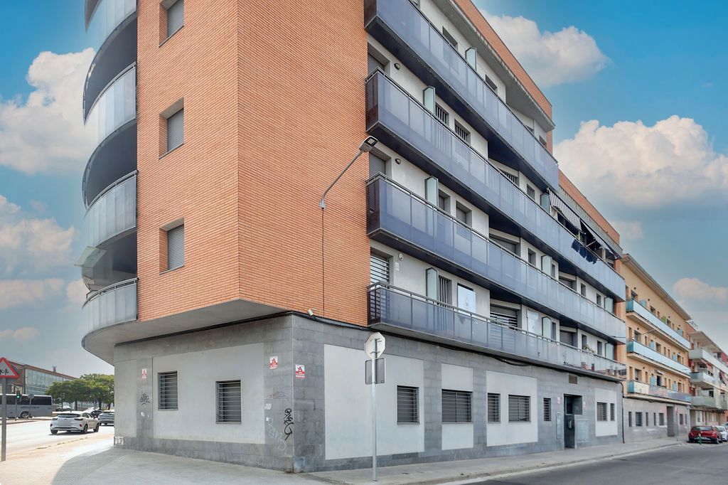Exterior view of Flat for sale in Terrassa  with Parquet flooring