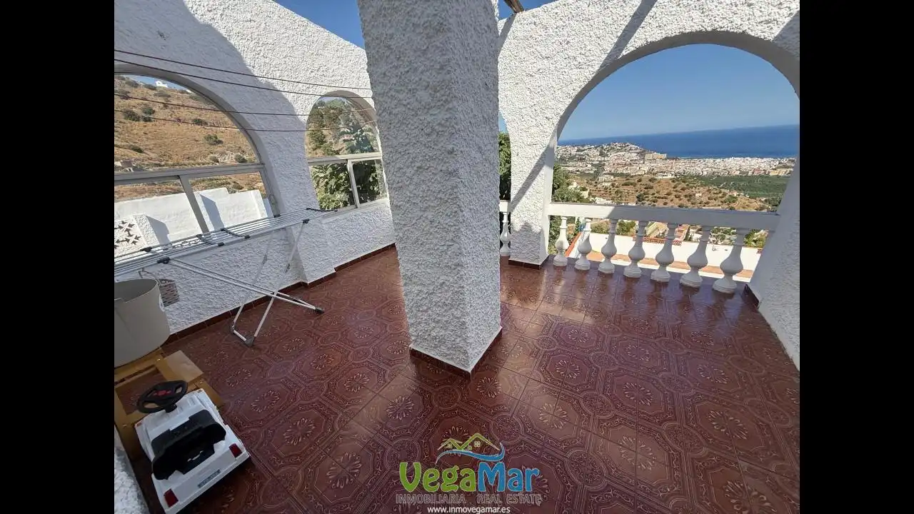Vista exterior de Casa o chalet en venta en Almuñécar con Terraza y Piscina comunitaria