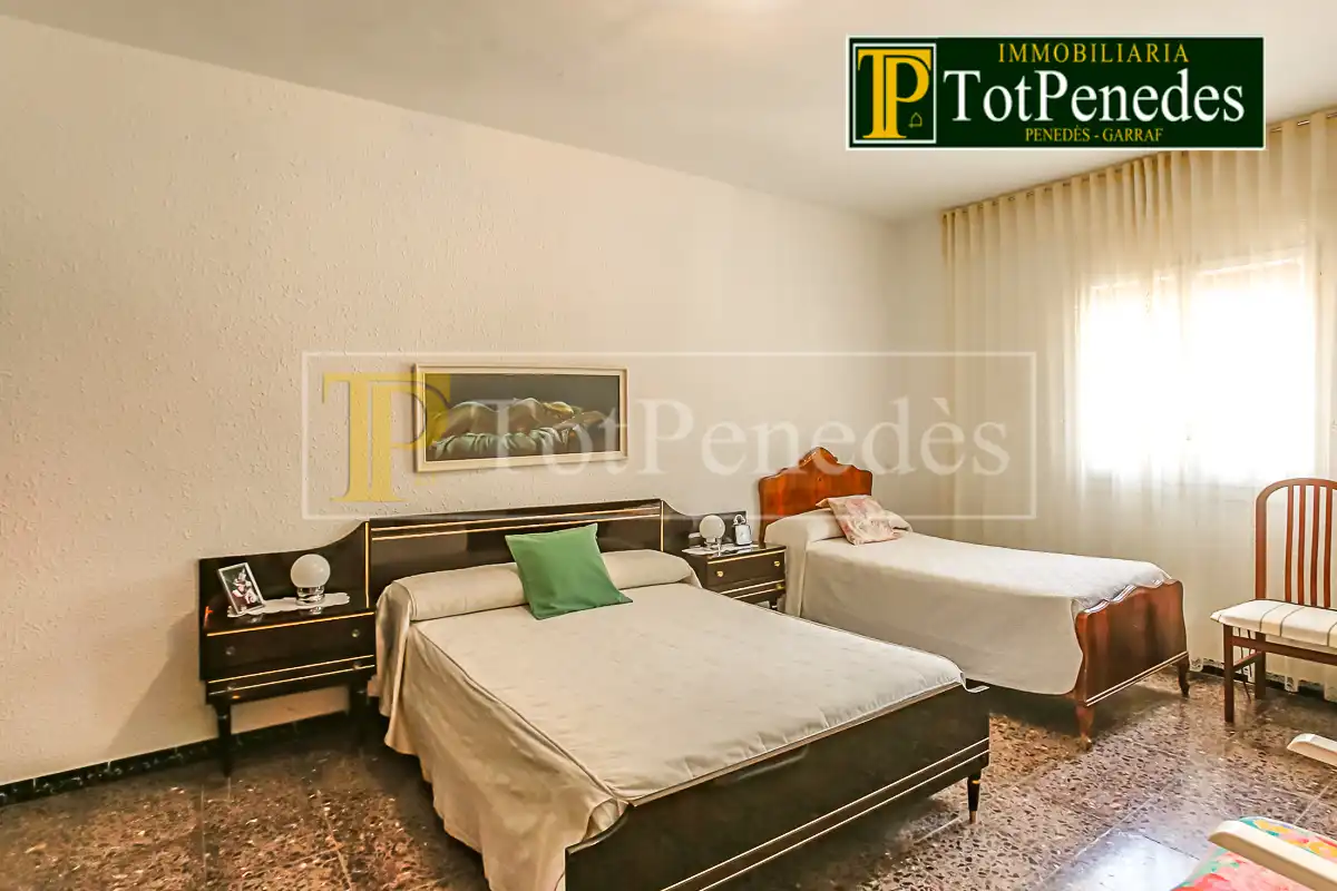 Schlafzimmer von Haus oder Chalet zum Verkauf in Querol mit Privatgarten, Schwimmbad und Möbliert