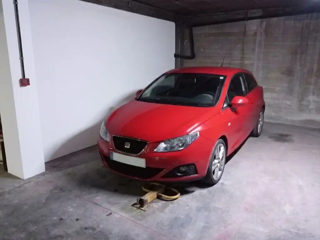 Garage for rent in Carretera Navalpino, 33, Los Cigarrales-La Bastida