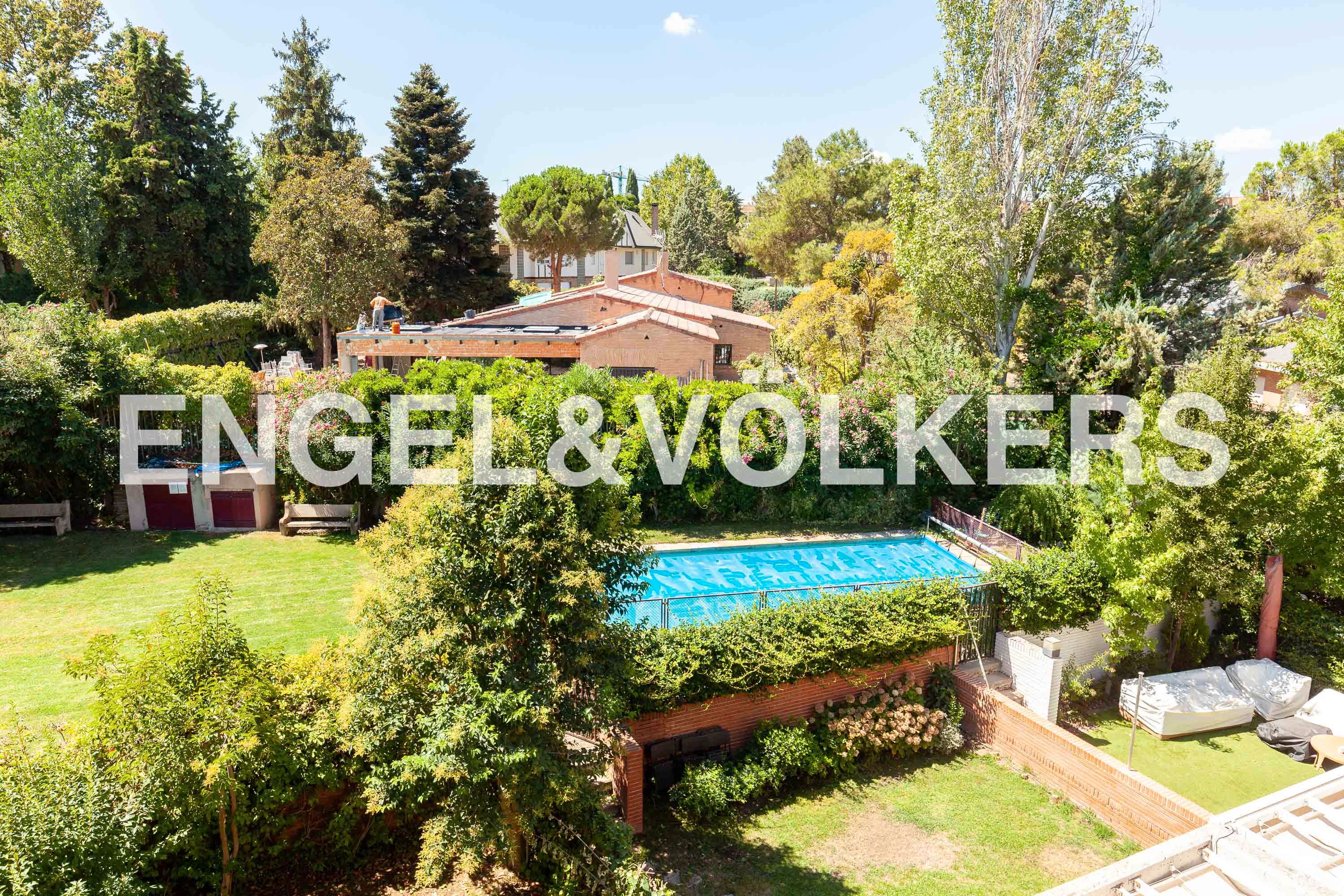 Garden of House or chalet for sale in  Madrid Capital  with Air Conditioner, Heating and Private garden