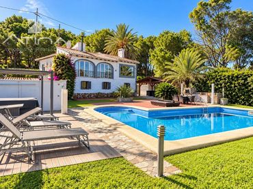 Chalet con piscina en venta en Partida del Portitxol 29