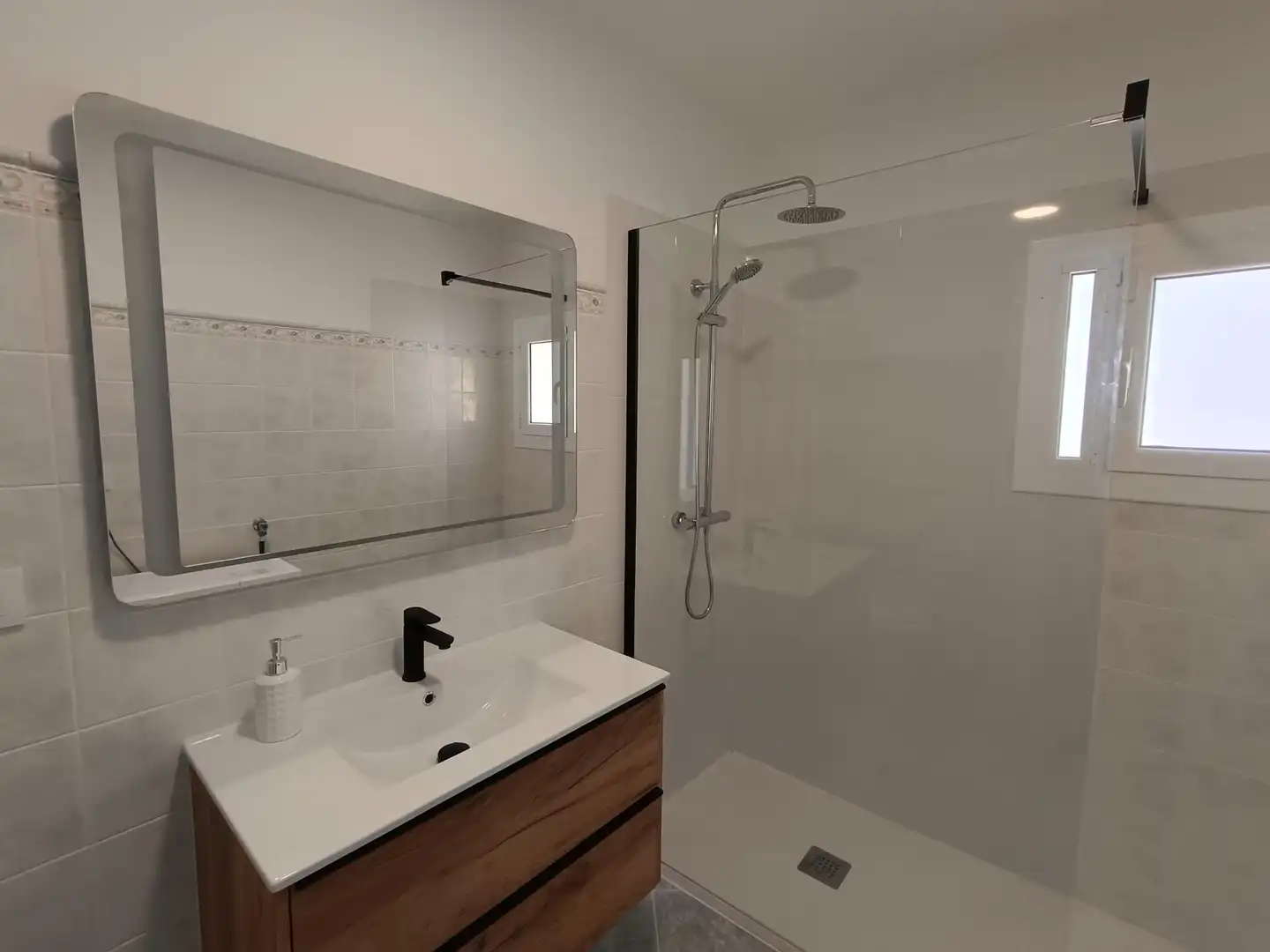 Badezimmer von Wohnung zur Miete in Calafell mit Parkett, Terrasse und Abstellraum