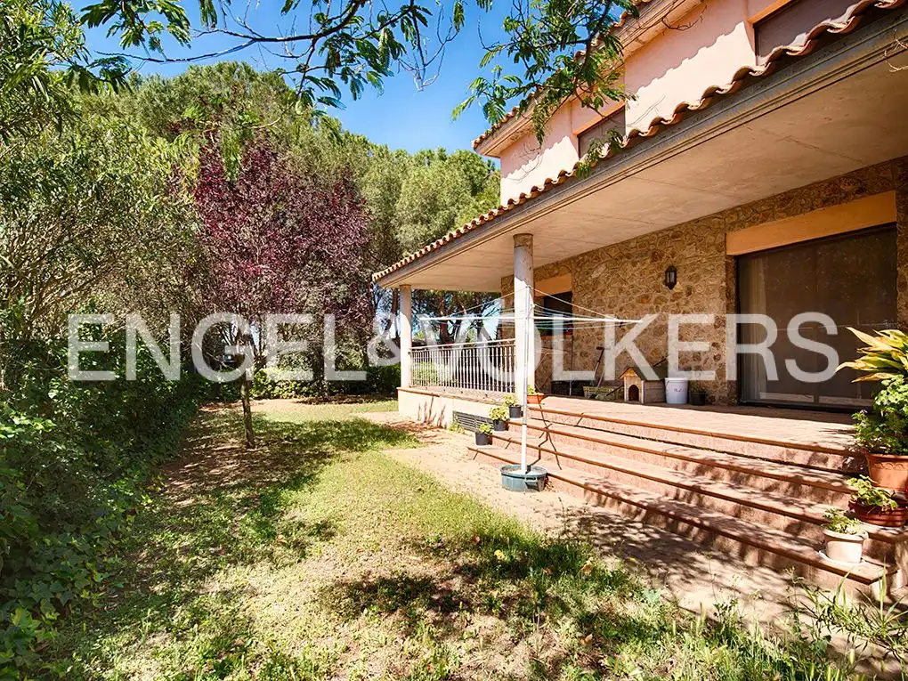 Außenansicht von Haus oder Chalet zum Verkauf in Mollet de Peralada mit Heizung, Terrasse und Abstellraum