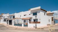 Vista exterior de Casa adosada en venda en Estepona amb Terrassa i Balcó