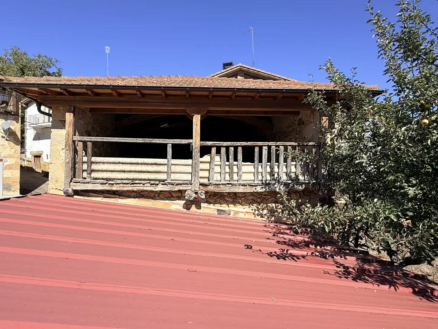 Vista exterior de Finca rústica en venda en Medina de Pomar amb Jardí privat, Terrassa i Traster