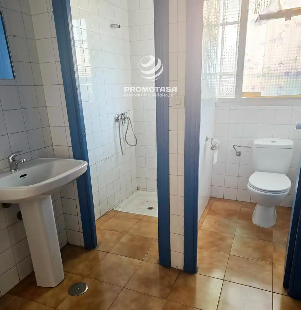 Badezimmer von Fabrikhallen zur Miete in Mejorada del Campo mit Heizung