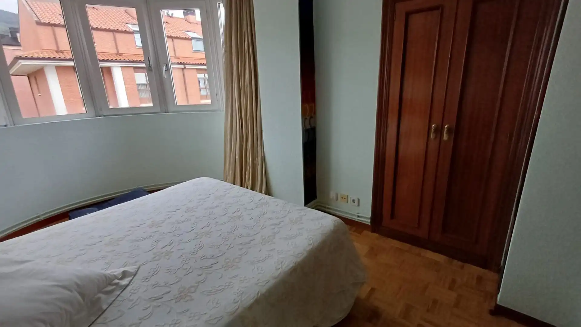 Dormitori de Pis en venda en Castro-Urdiales amb Calefacció i Moblat