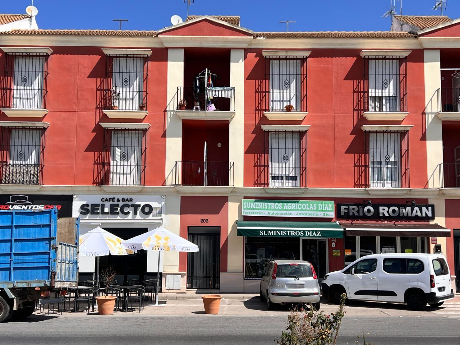 Exterior view of Flat for sale in Los Palacios y Villafranca  with Air Conditioner, Heating and Terrace