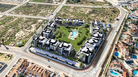 BUNGALOW DE PLANTA BAJAampnbspO AacuteTICO CON SOLARIUM DE 2 DORMITORIOS Y 2 BANtildeOS EN CIUDAD QUESADA, ALICANTE Este nuevo pro, imatge 2