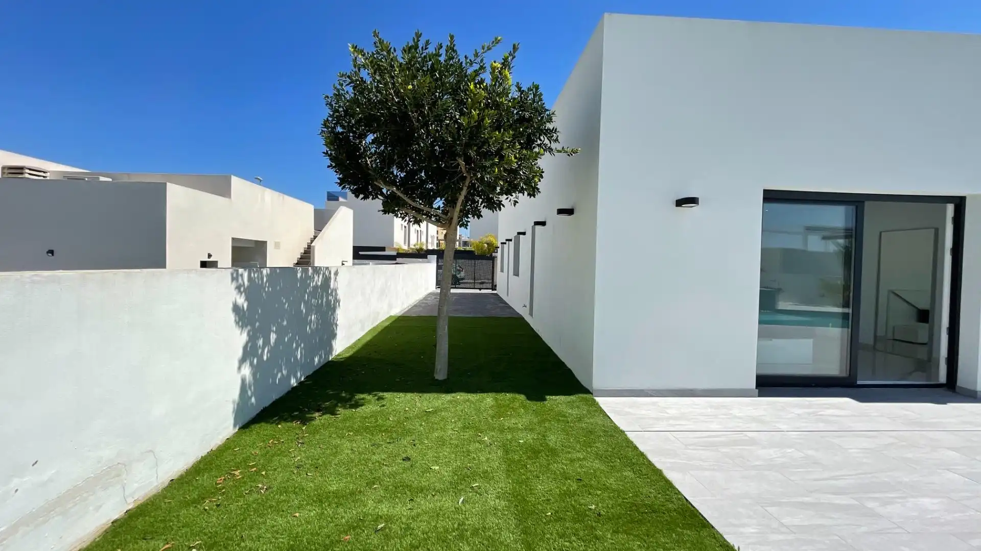 Vista exterior de Casa o xalet en venda en Rojales amb Jardí privat, Terrassa i Piscina