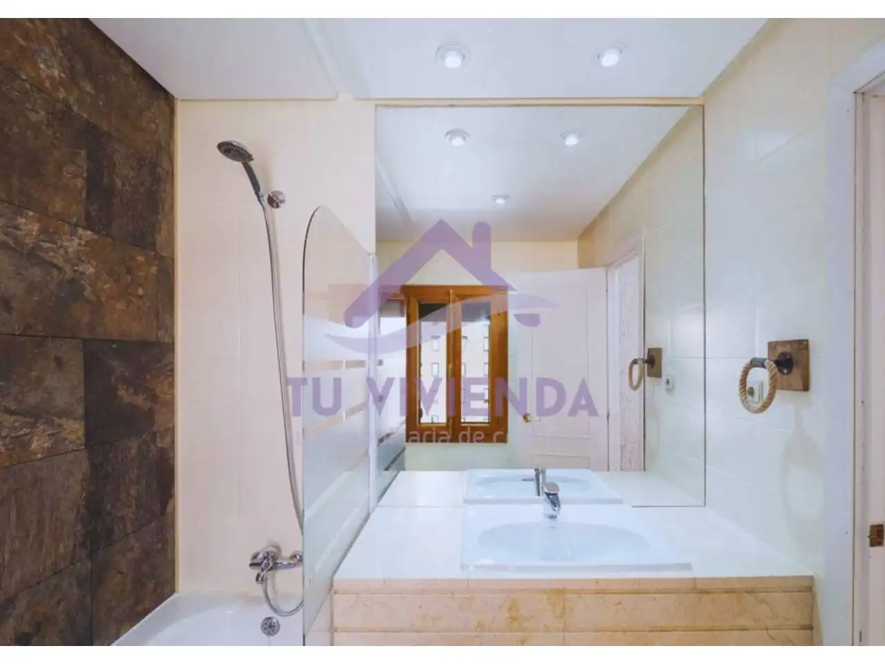 Baño de Dúplex en venta en Valladolid con Aire acondicionado, Calefacción y Amueblado