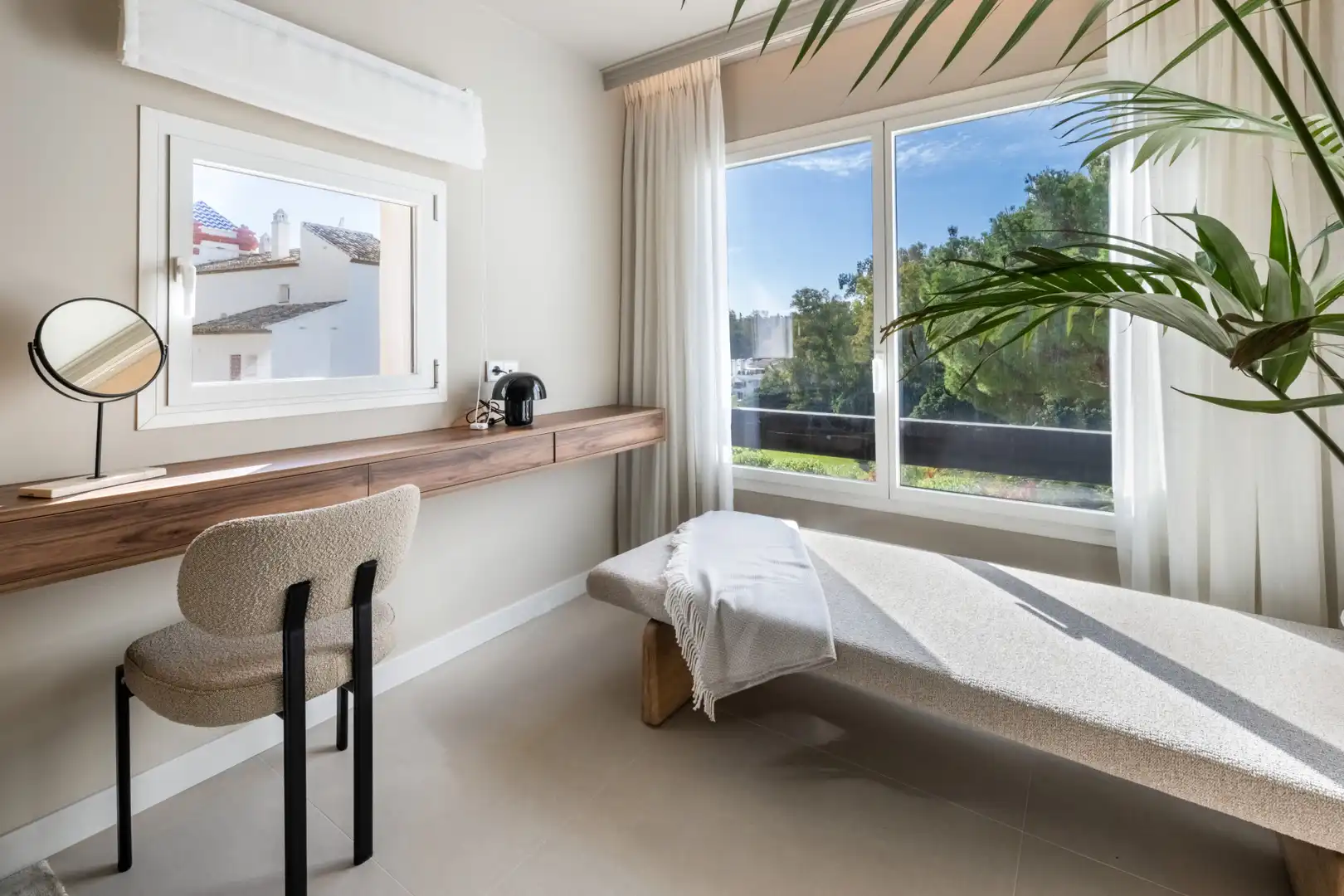 Bedroom of Apartments for sale in Benahavís  with Air Conditioner, Terrace and Swimming Pool