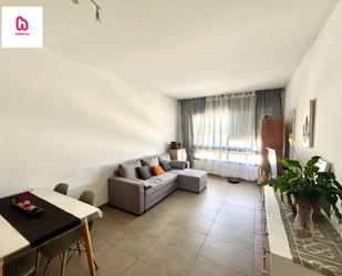 Sala d'estar de Àtic en venda en Santa Perpètua de Mogoda amb Aire condicionat, Calefacció i Parquet