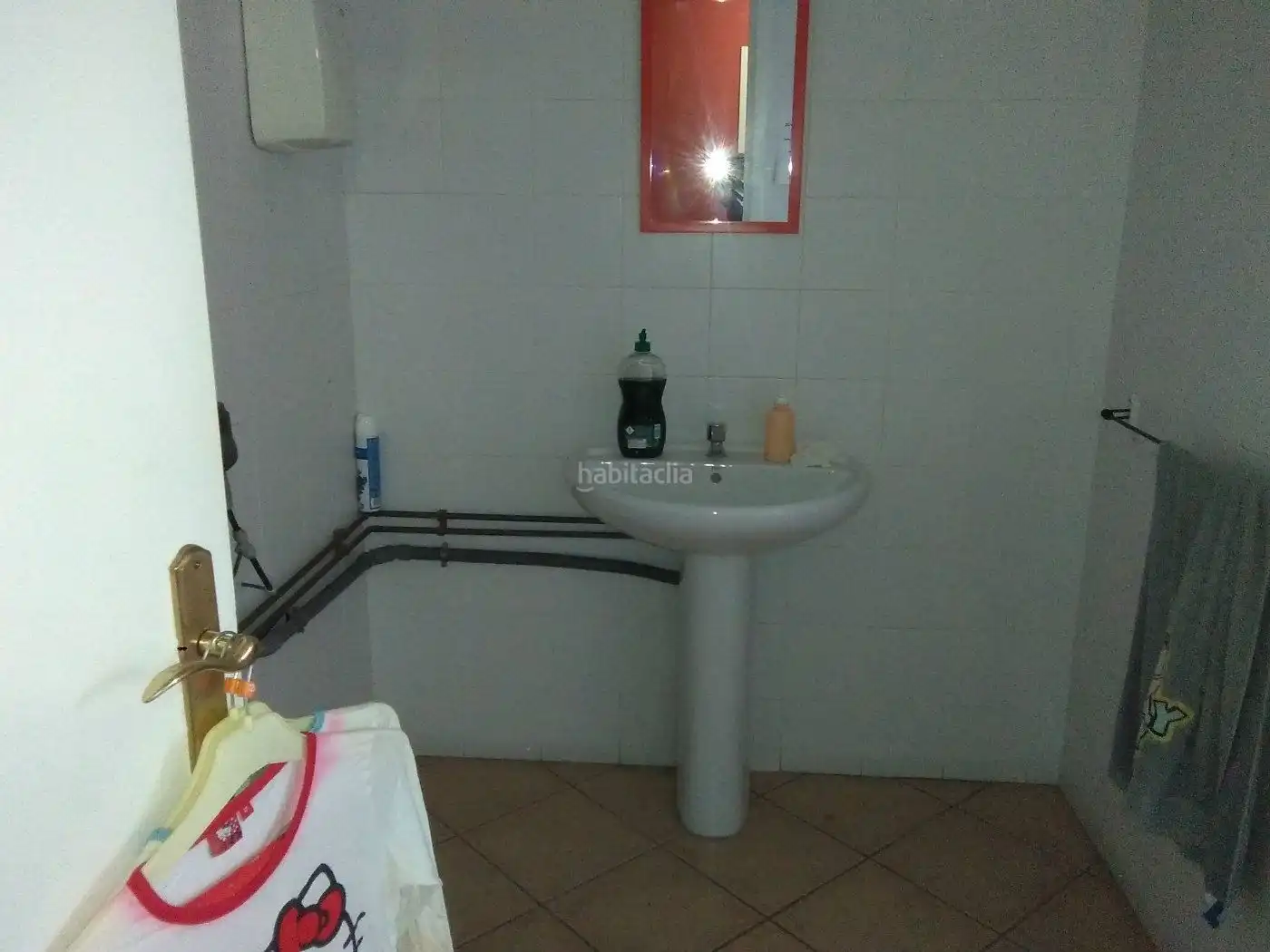 Badezimmer von Fabrikhallen zum Verkauf in Badalona
