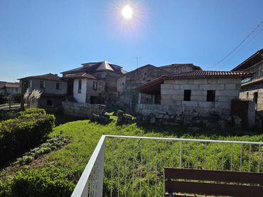 Casa amb balcó en venda a Toén