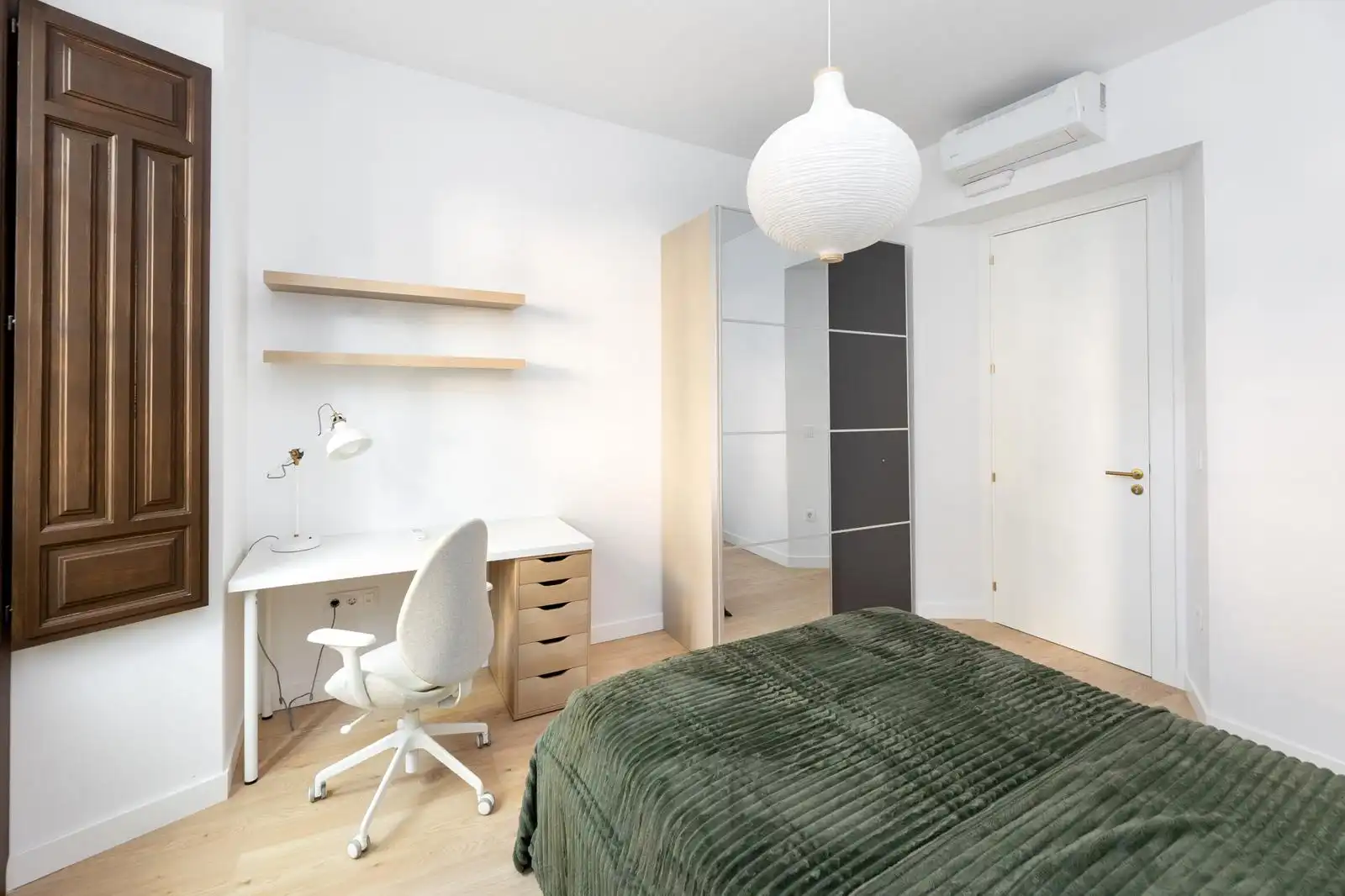 Bedroom of Apartments for rent in Granada  with Air Conditioner, Heating and Parquet flooring