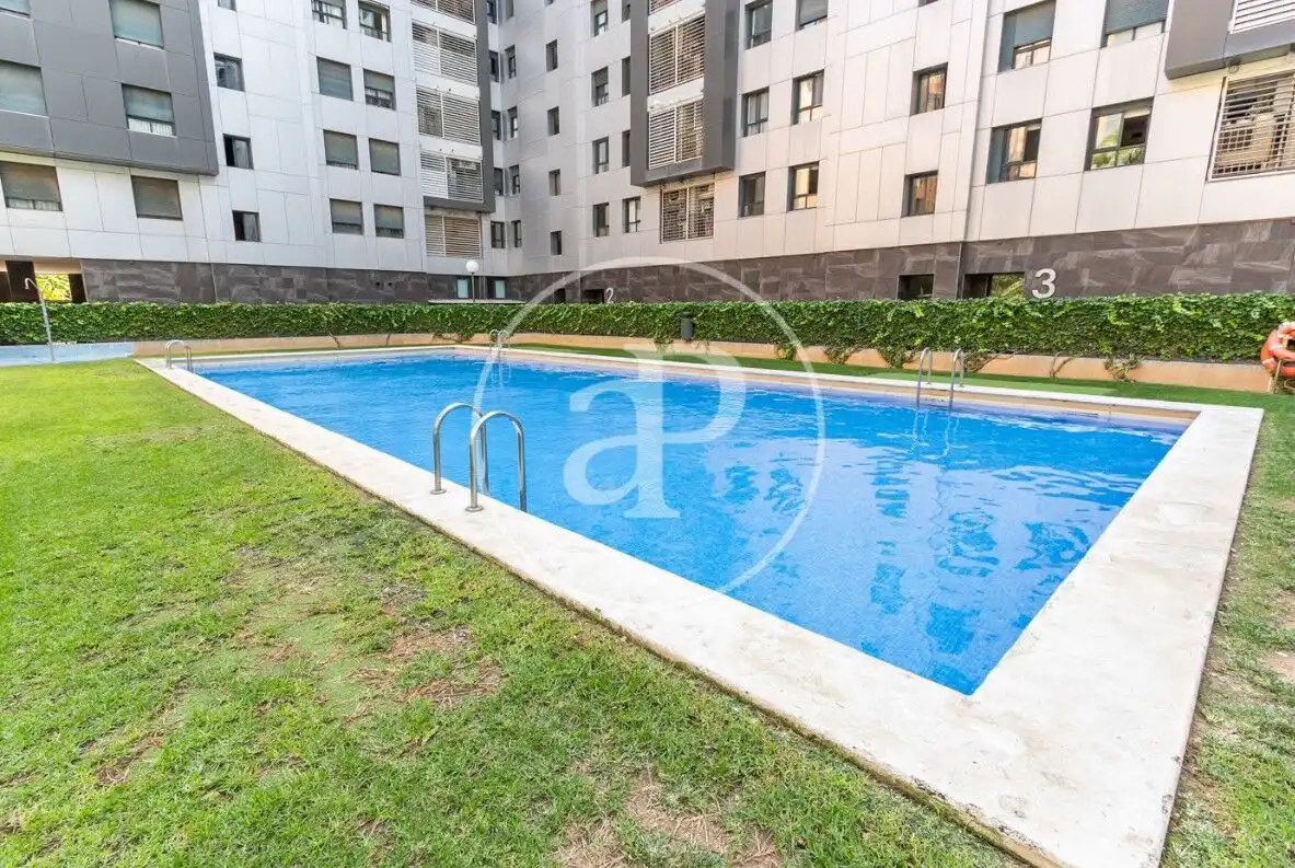 Piscina de Pis en venda en Valencia amb Aire condicionat, Calefacció i Jardí privat