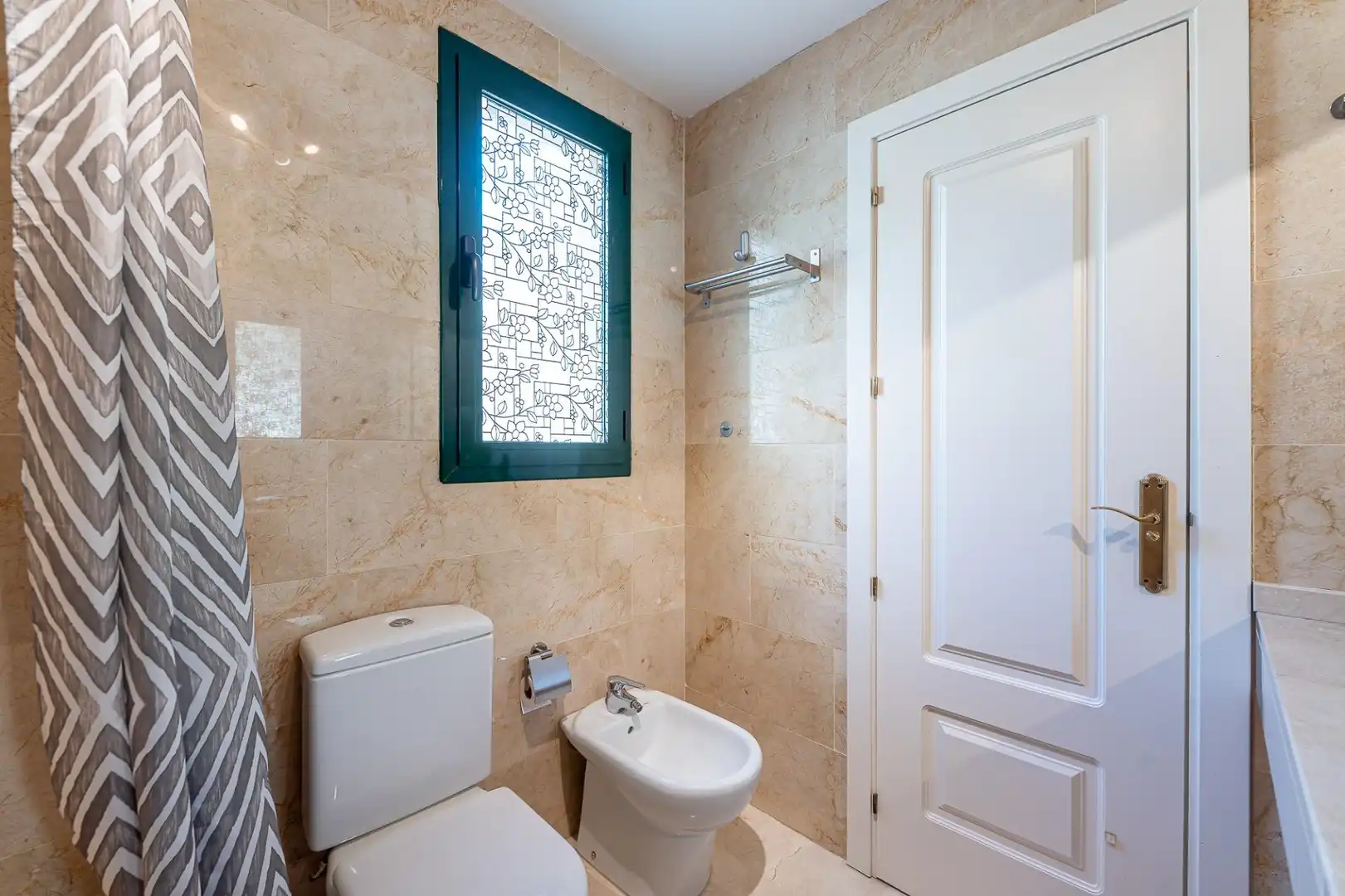 Baño de Apartamento en venta en Benalmádena con Aire acondicionado, Calefacción y Jardín privado