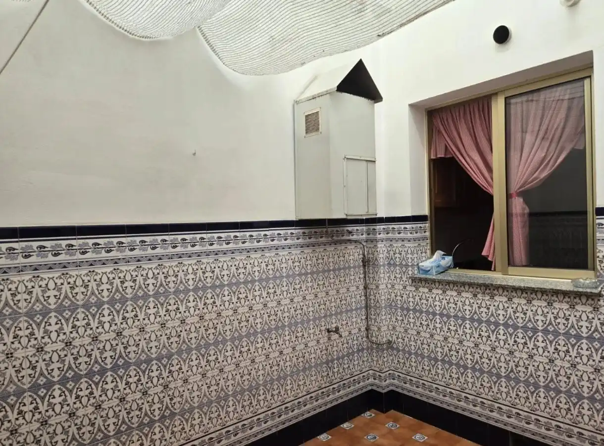 Bany de Casa adosada en venda en Mairena del Aljarafe amb Aire condicionat, Terrassa i Moblat