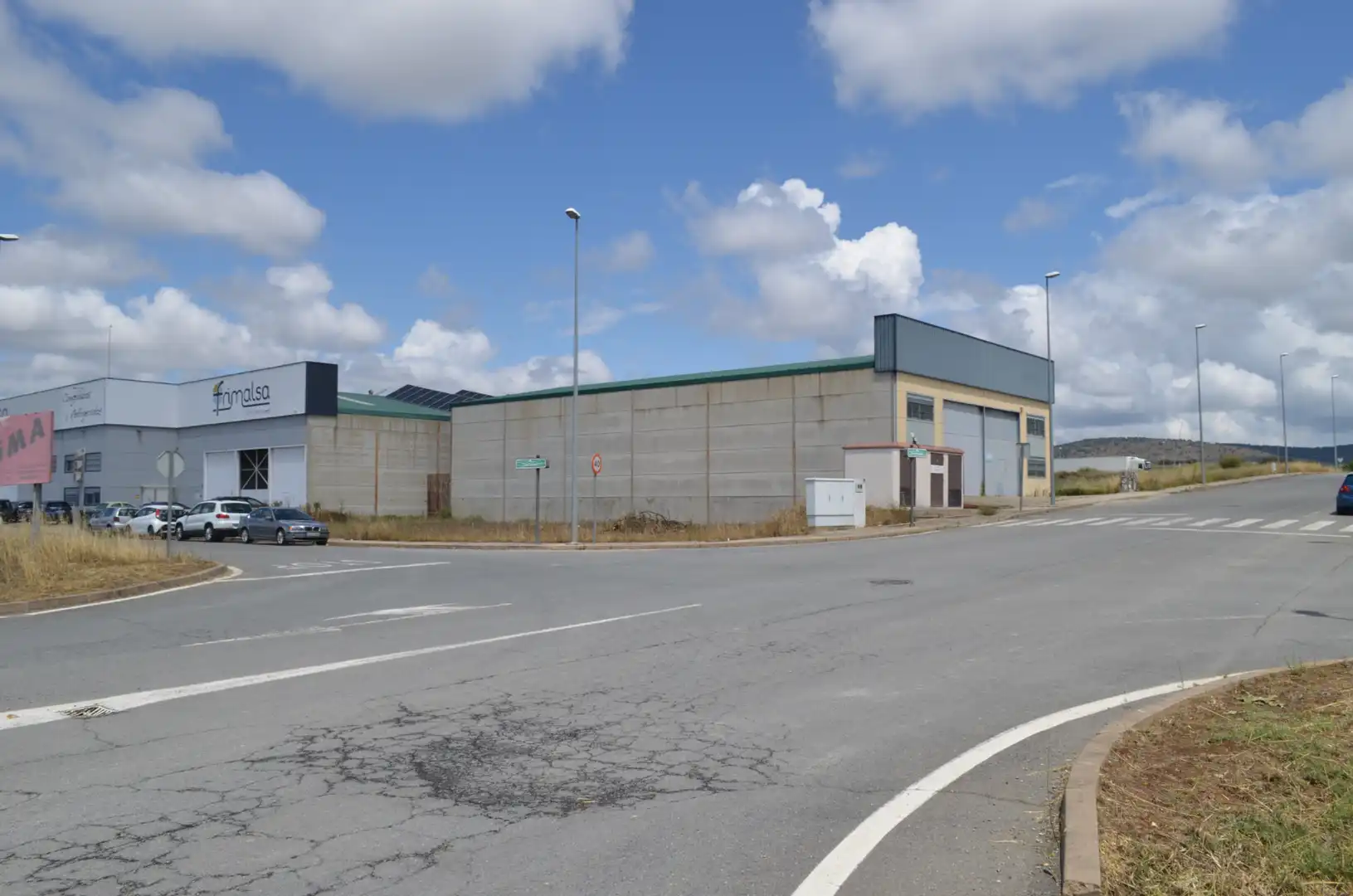 Außenansicht von Fabrikhallen zum Verkauf in Malpartida de Plasencia
