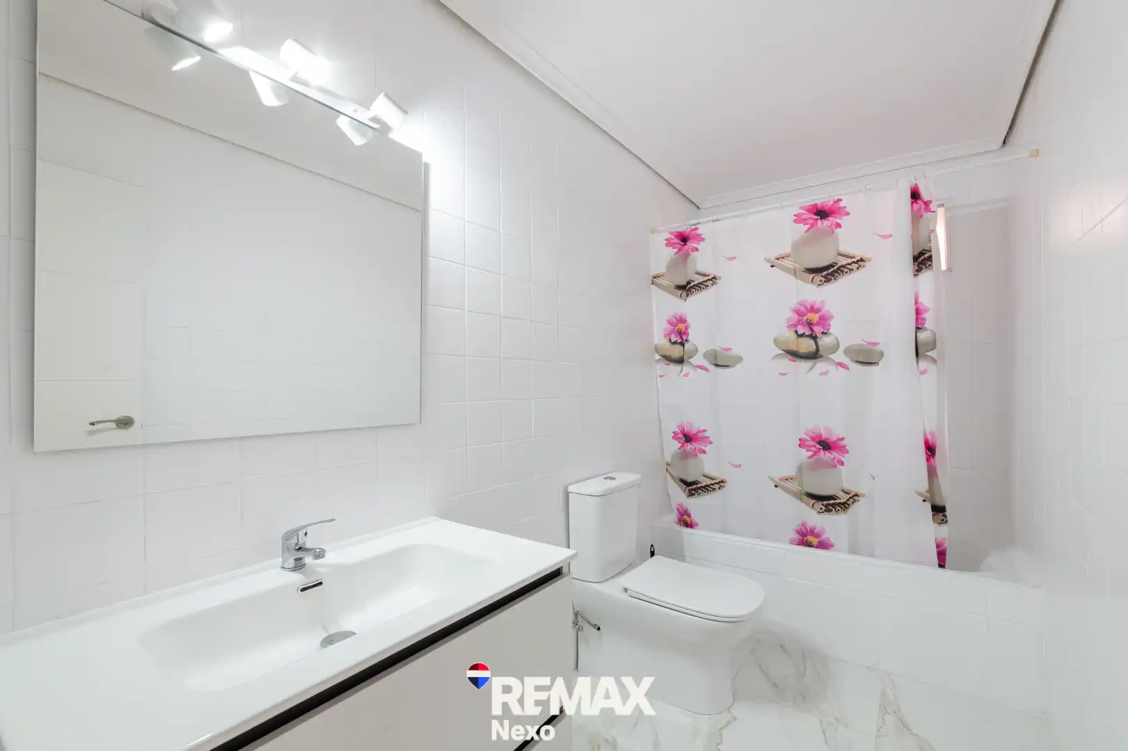 Baño de Piso en venta en Medina del Campo con Calefacción, Horno y Balcón
