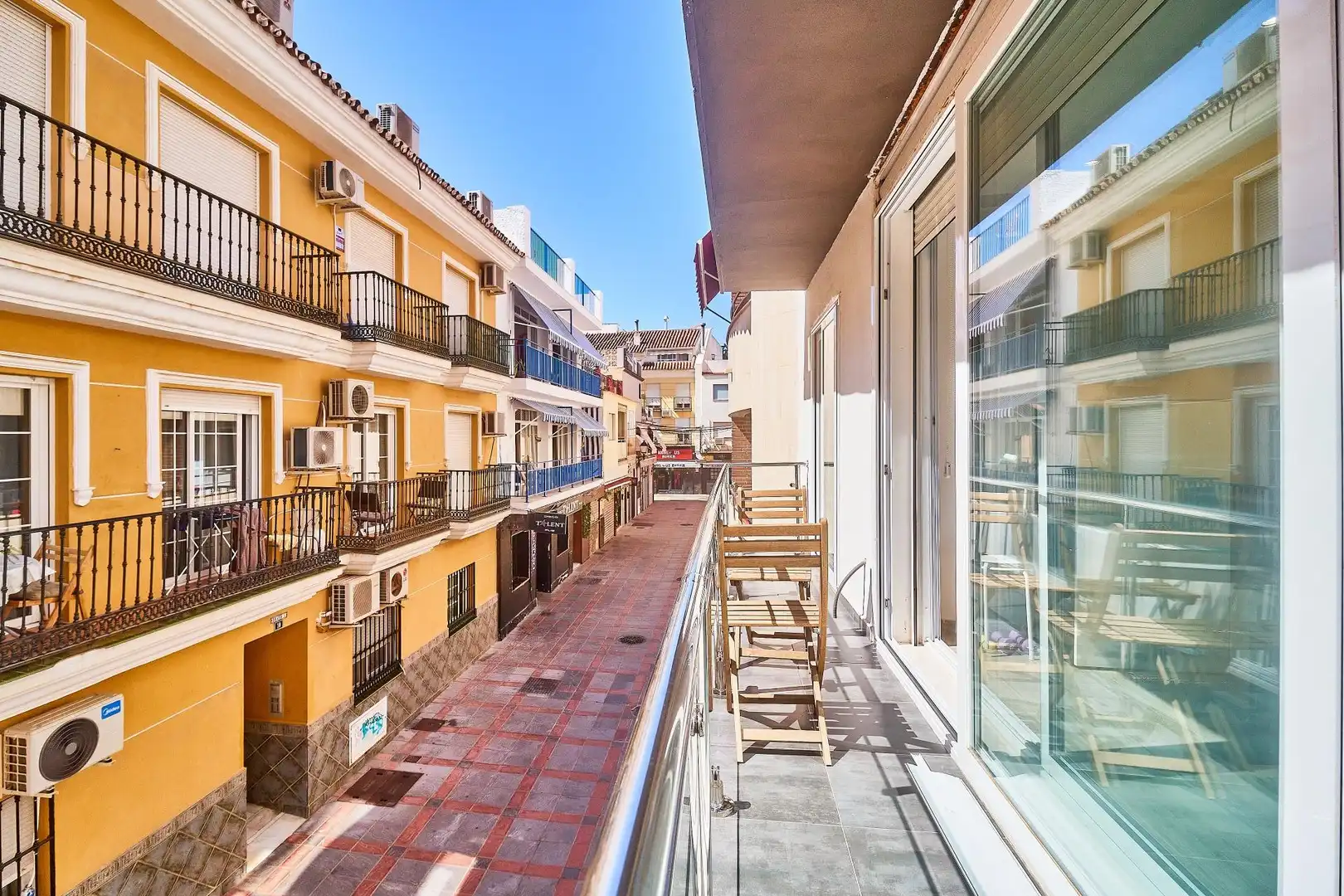 Apartament amb terrassa en venda a Puerto Deportivo