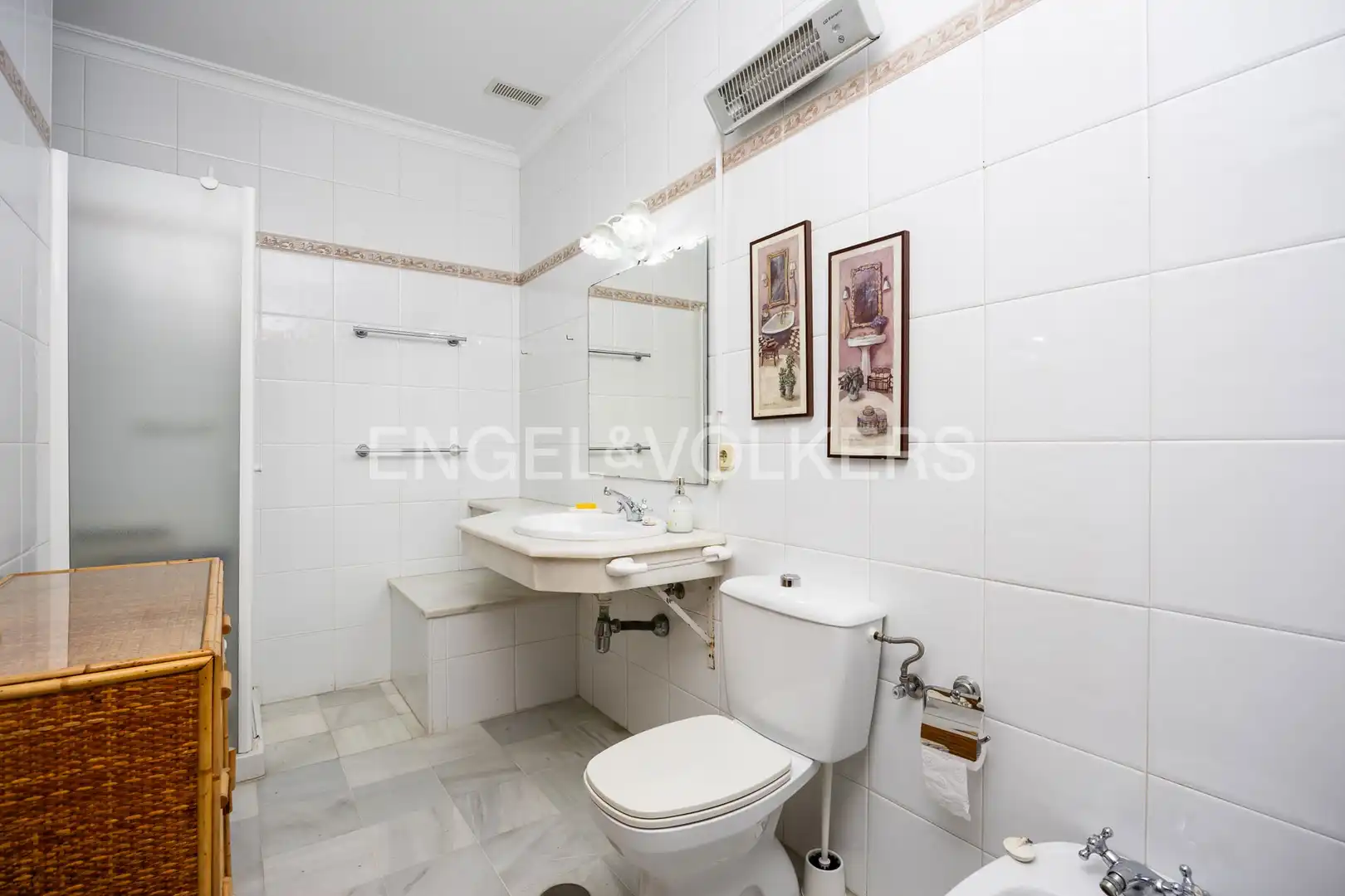 Bathroom of Houses for sale in Sanlúcar de Barrameda  with Air Conditioner, Heating and Private garden