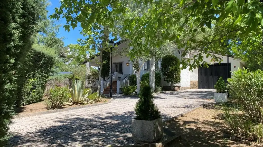 Exterior view of Houses for sale in Cadalso de los Vidrios  with Air Conditioner, Heating and Private garden