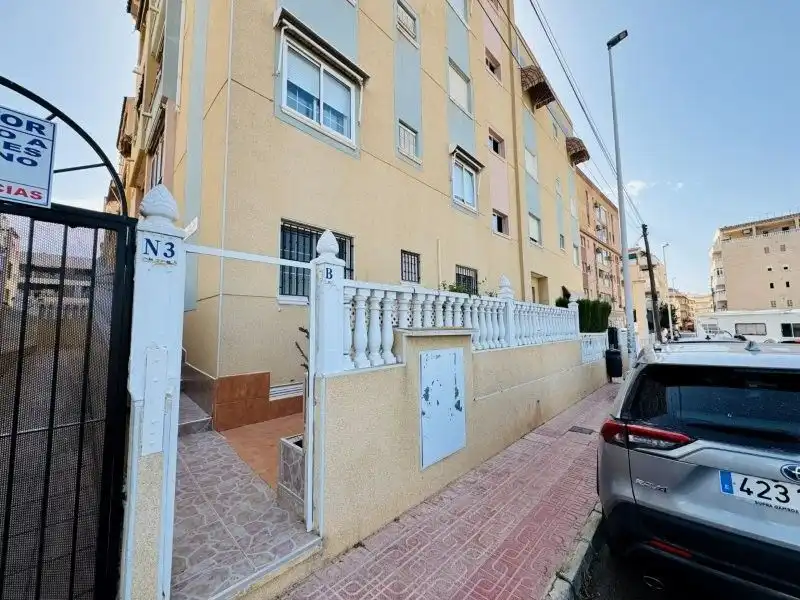 Vista exterior de Apartament en venda en Torrevieja amb Terrassa, Moblat i Piscina comunitària