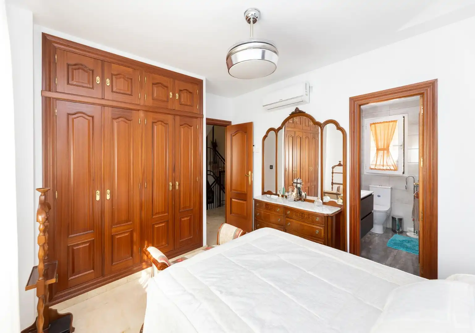 Habitación de Casa adosada en venta en Granada con Calefacción