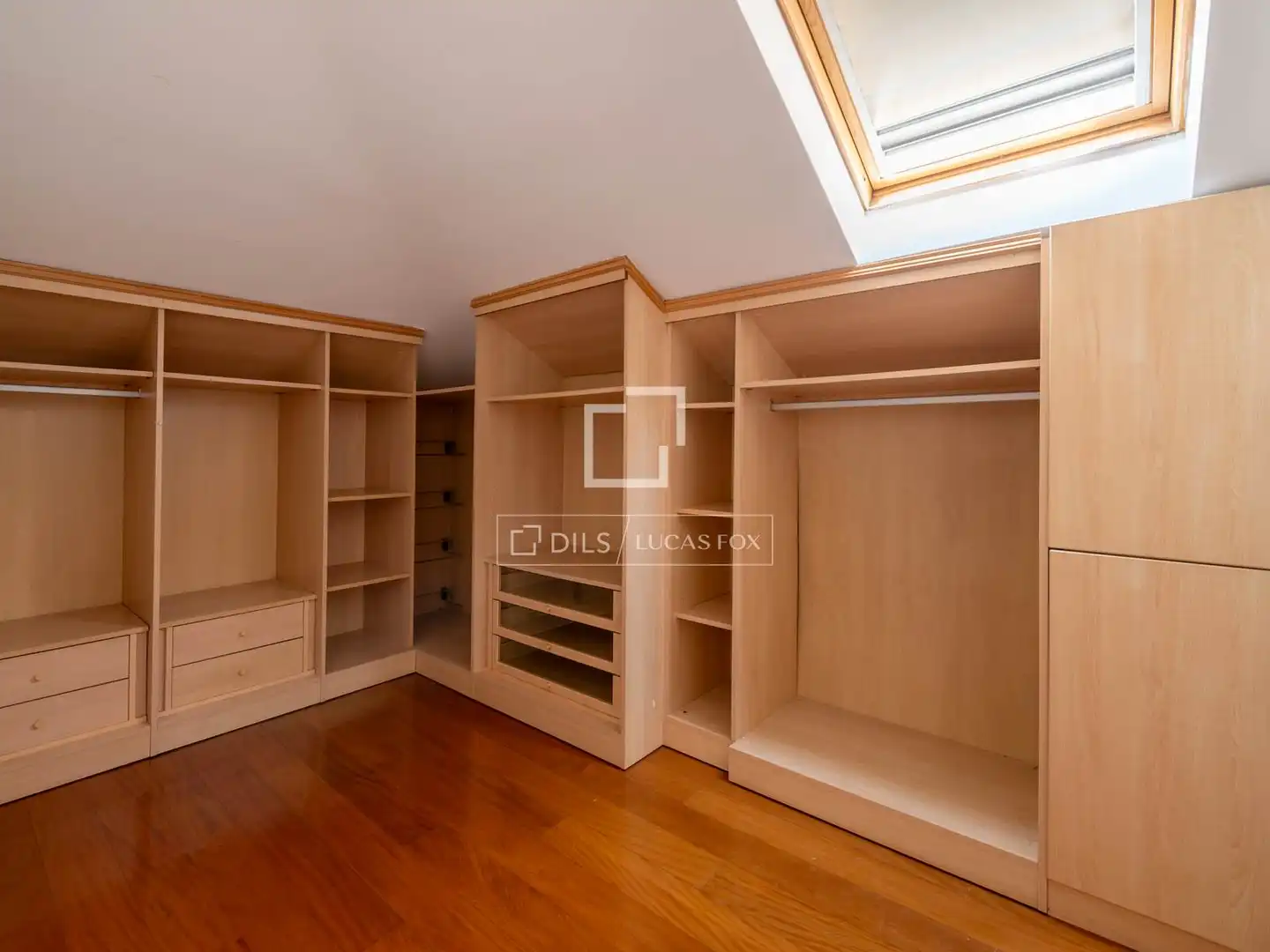 Dormitori de Casa o xalet en venda en Madrid amb Aire condicionat, Calefacció i Jardí privat