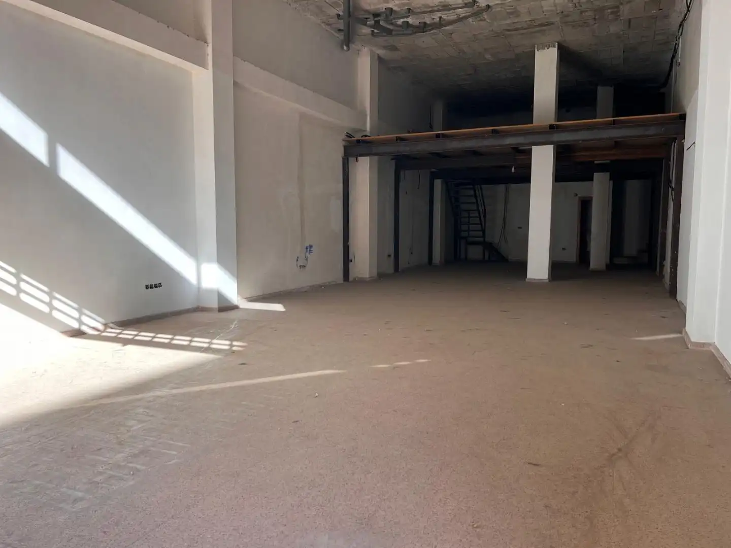 Local comercial en alquiler en Pi y Margall 3, imagen 2