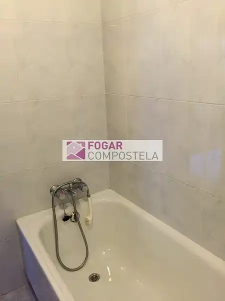 Bany de Casa o xalet en venda en Santiago de Compostela  amb Moblat