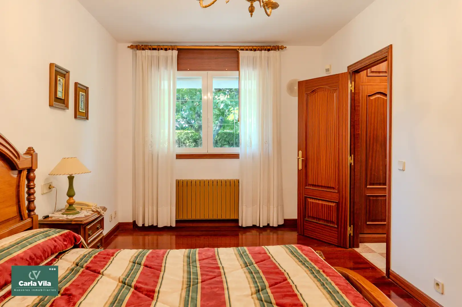 Dormitori de Casa o xalet en venda en Lugo amb Calefacció, Jardí privat i Parquet