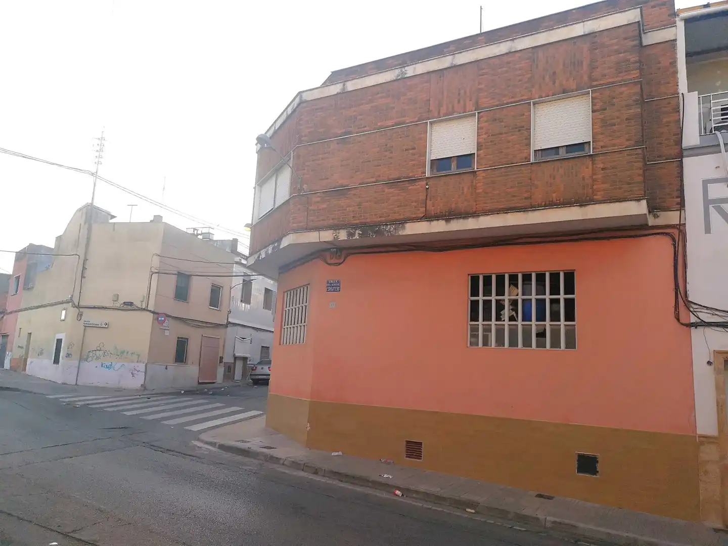 Vista exterior de Casa adosada en venda en Alzira amb Terrassa, Traster i Moblat
