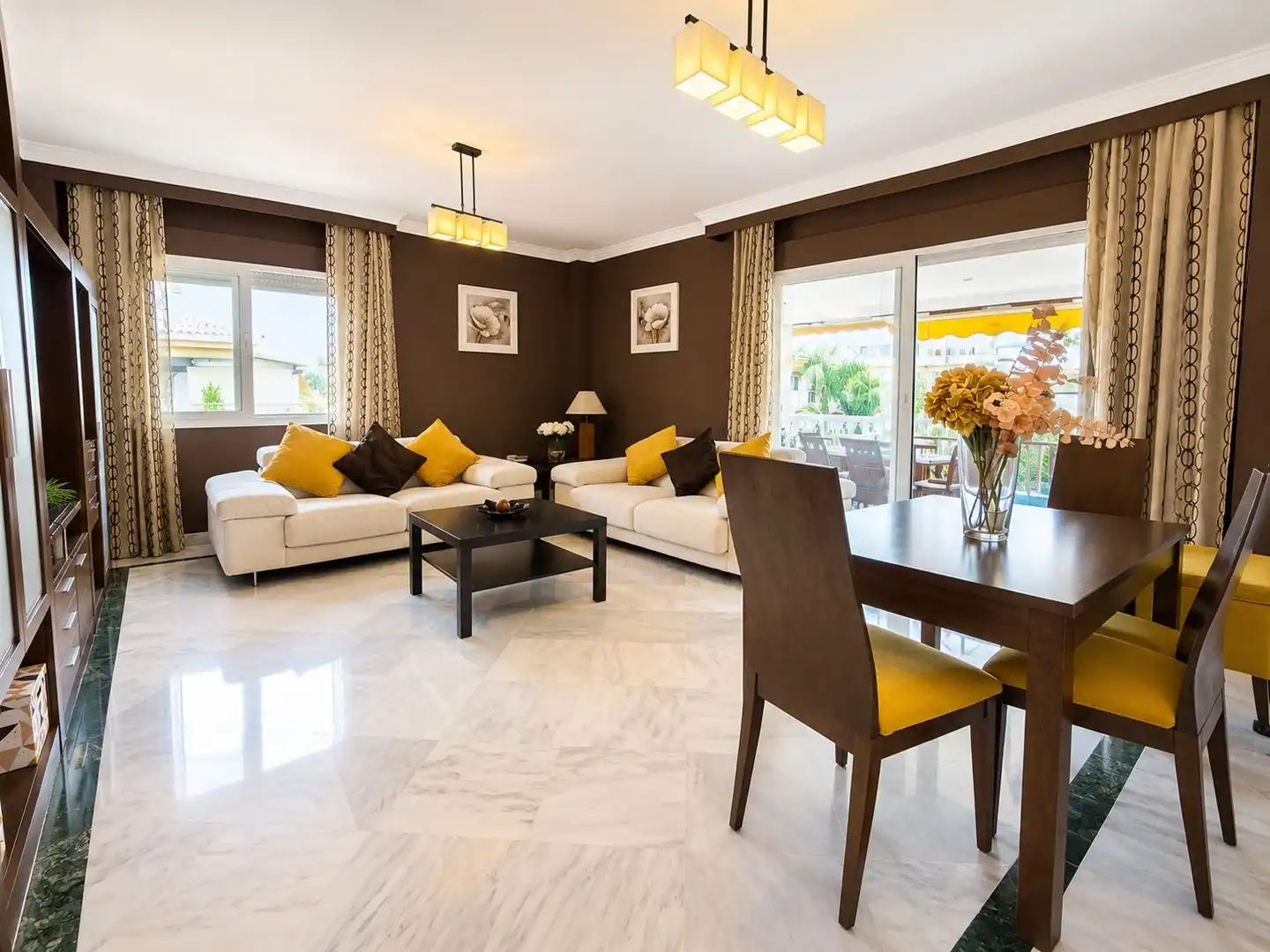 Sala de estar de Apartamento en venta en Marbella con Jardín privado y Piscina comunitaria