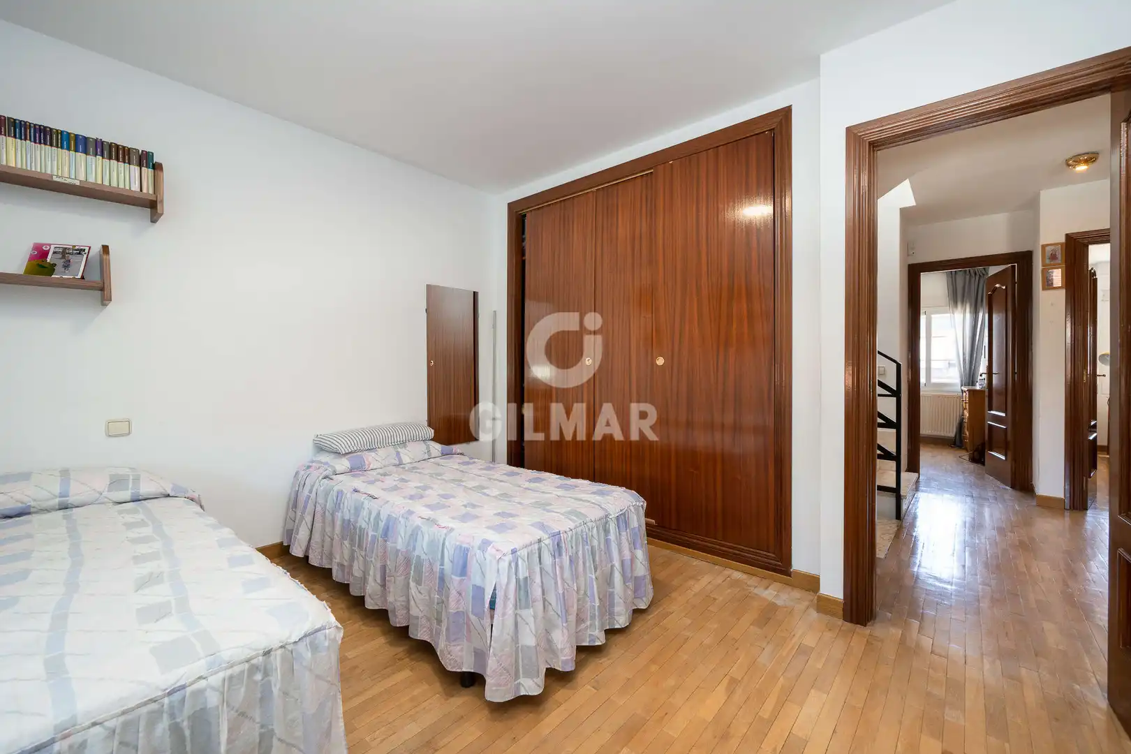 Dormitori de Casa adosada en venda en Coslada amb Calefacció, Jardí privat i Piscina