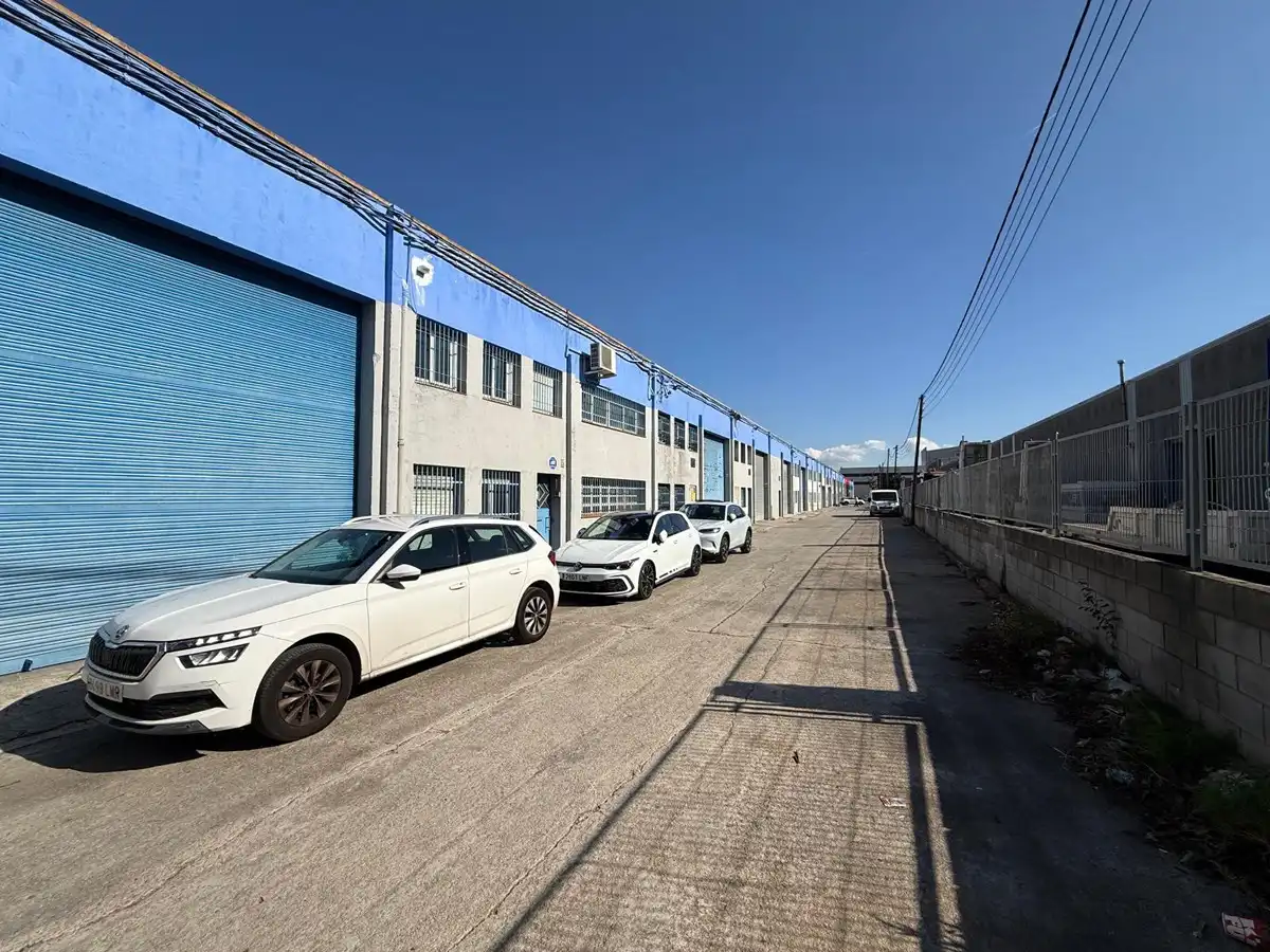 Industrial buildings for rent in Centre