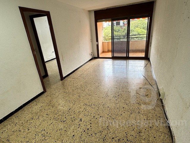 Living room of Flat for sale in L'Hospitalet de Llobregat  with Balcony