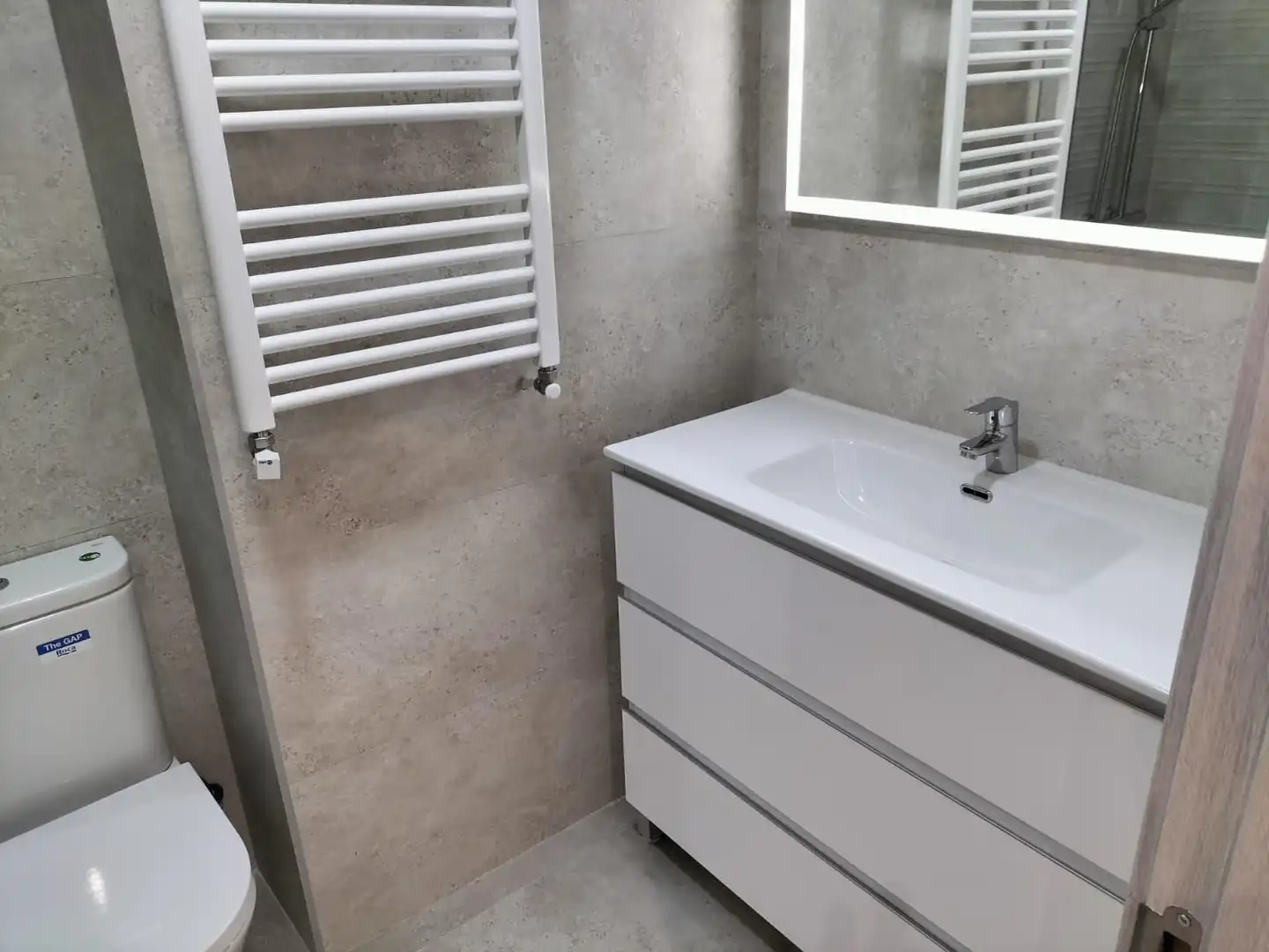 Baño de Piso de alquiler en Palencia con Calefacción y Parquet