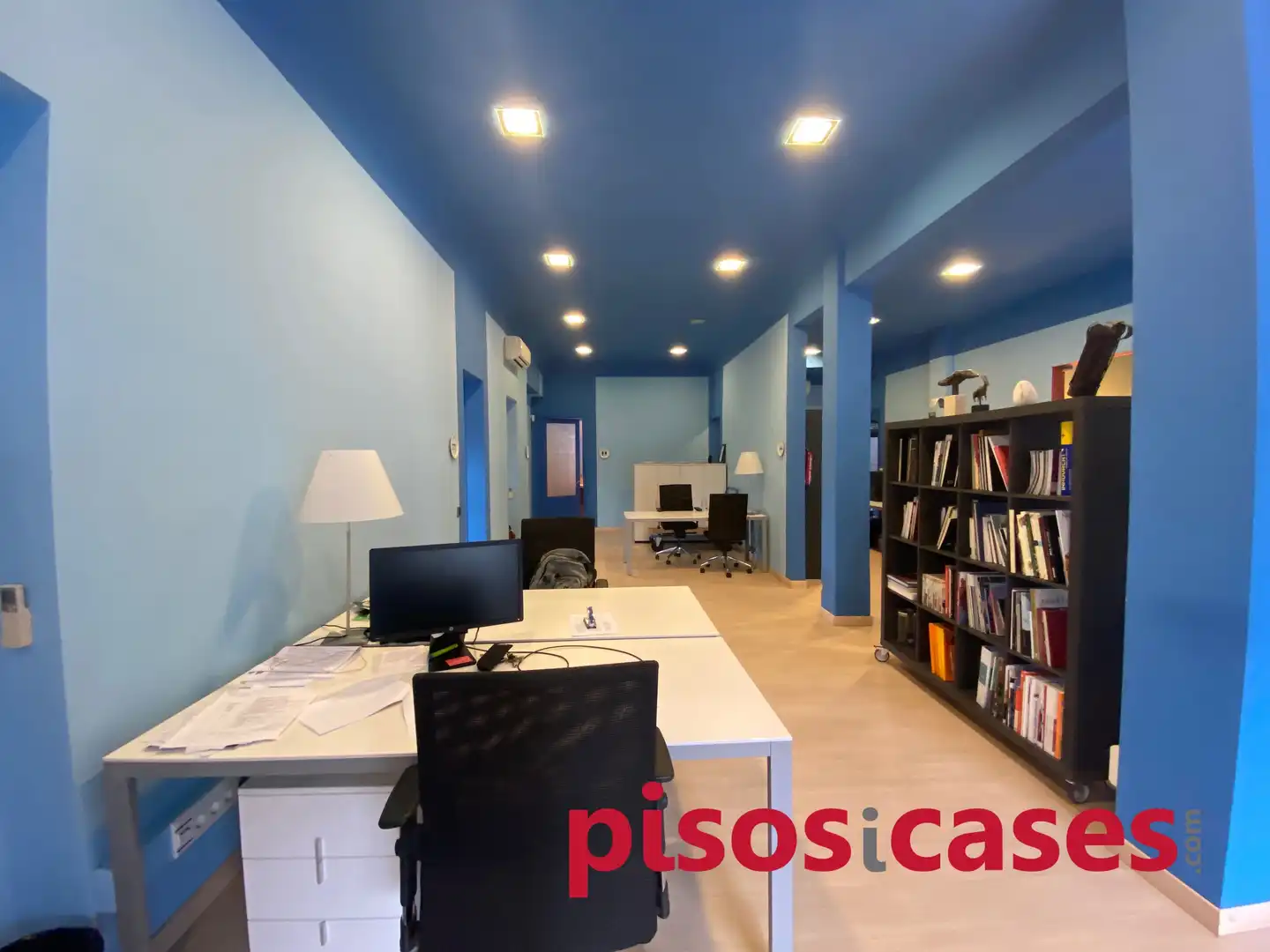 Office for rent in Manlleu  with Air Conditioner