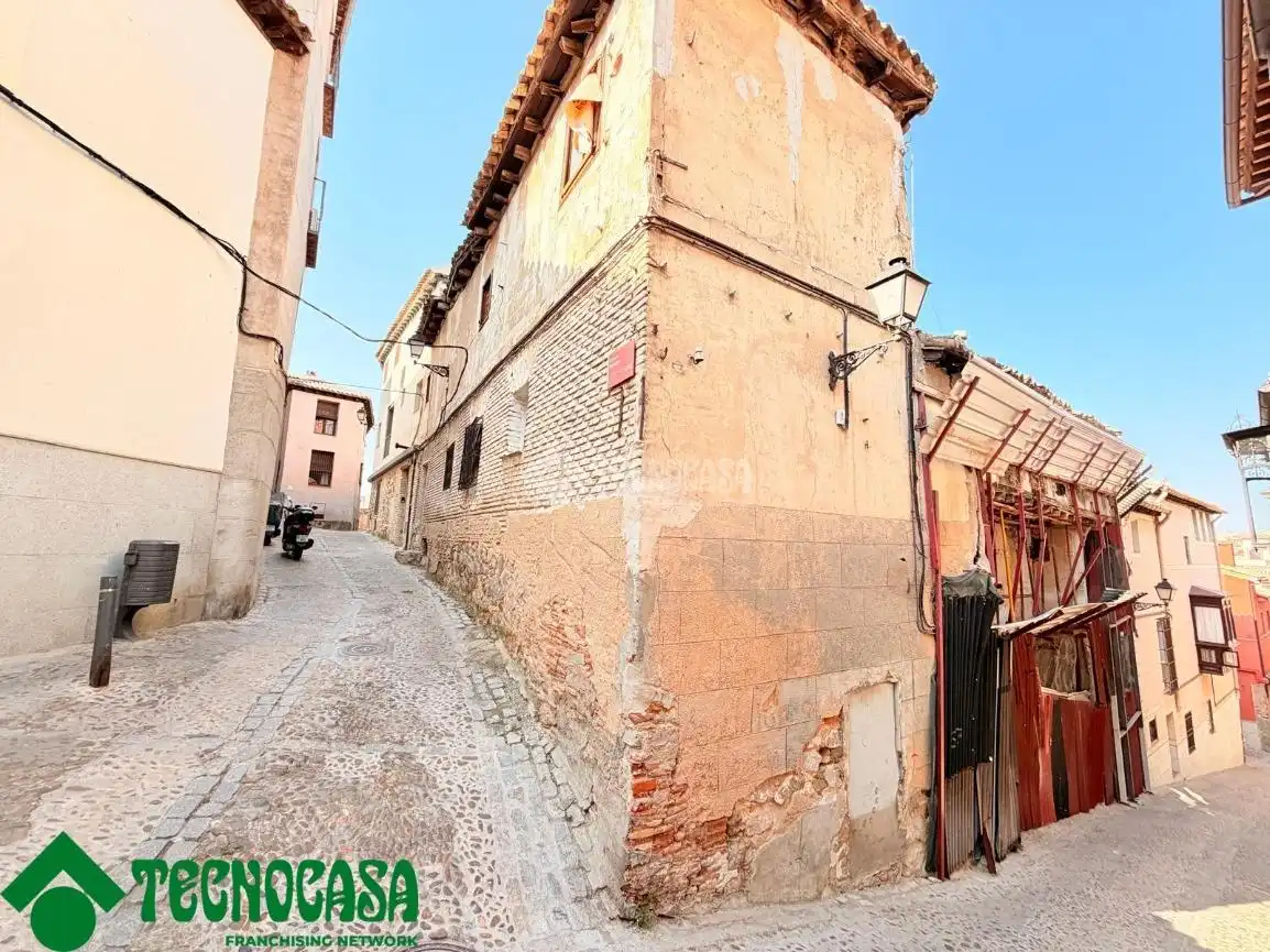 Vista exterior de Casa adosada en venda en Toledo amb Terrassa i Balcó