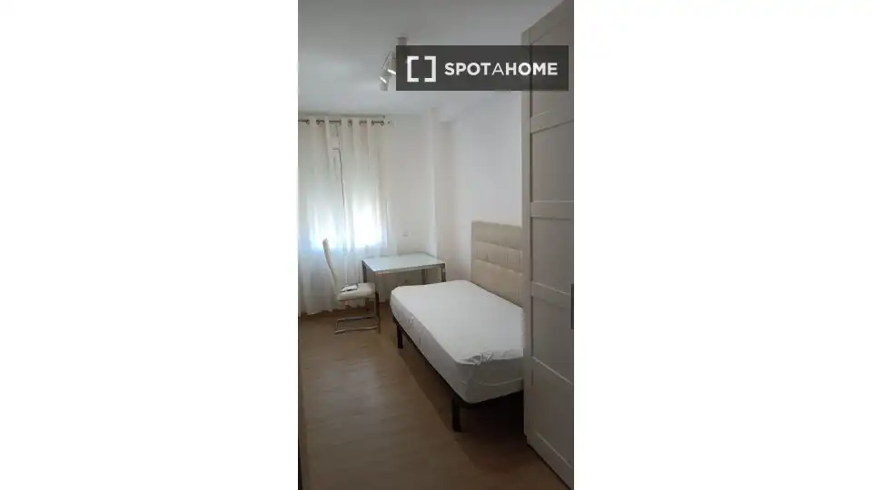 Room in Flores