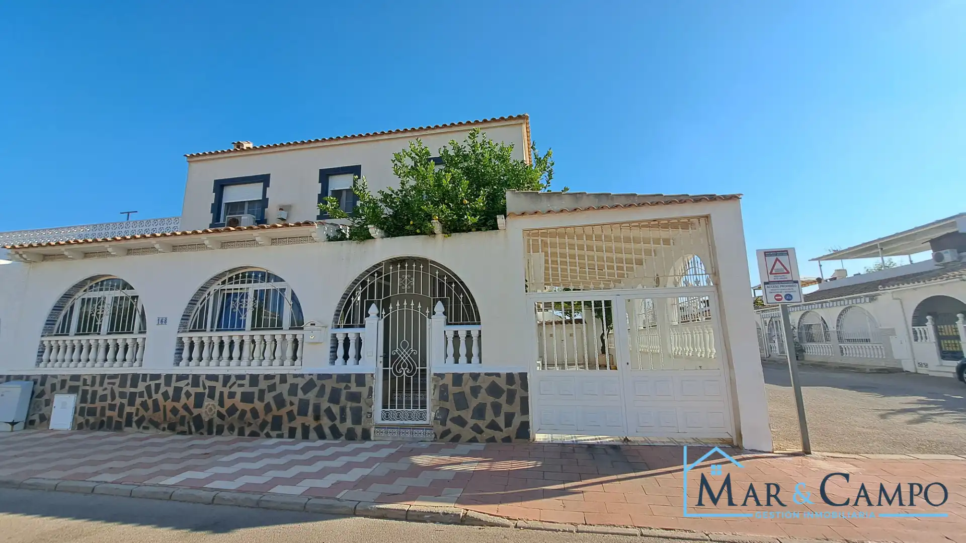Exterior view of Single-family semi-detached for sale in Los Alcázares  with Air Conditioner, Private garden and Furnished